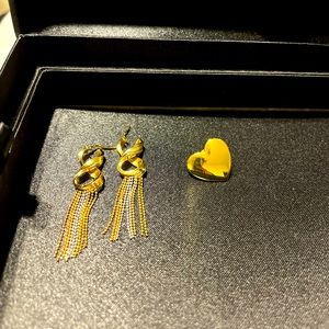 Very fun 🤩 costume jewelry earrings and heart pin. 💕